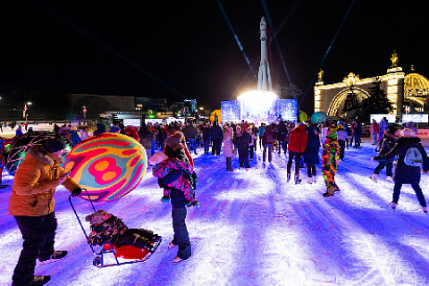 FRIDAY PARTIES AT ‘RAKETA’ ICE-SKATING RINK AT VDNKH
