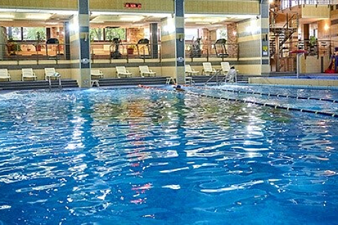Снять гостиницу с бассейном в Москве